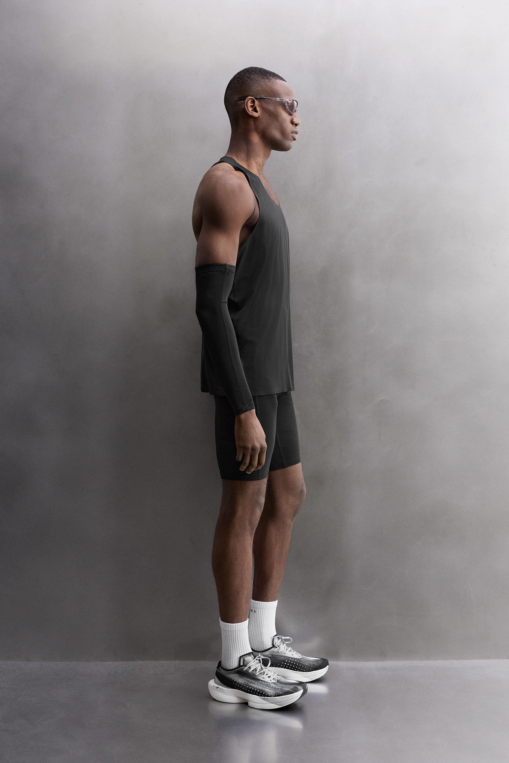 LIGHTWEIGHT TECHNICAL TANK TOP